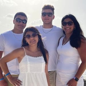 Meet your Posher, Dayna